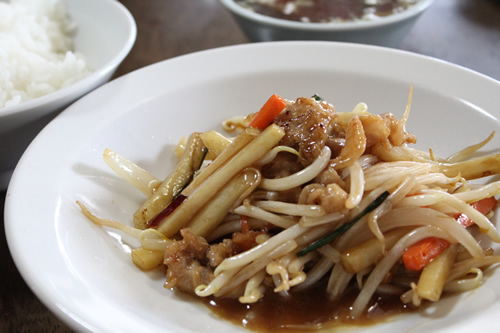 新じゃがと豚肉のピリ辛炒め定食